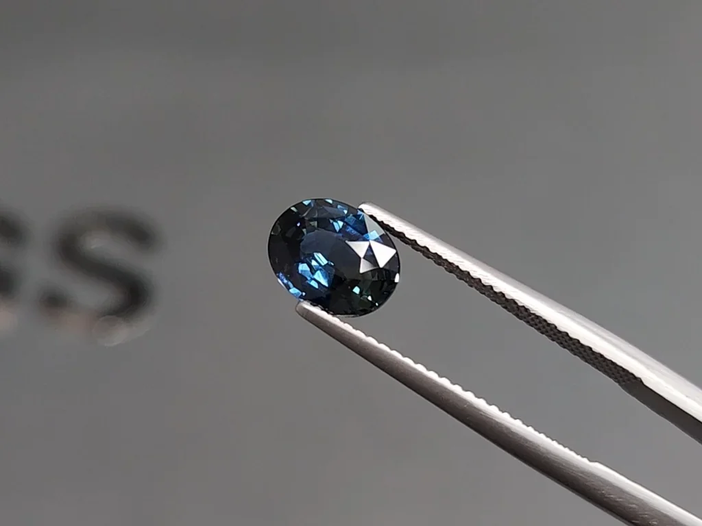 Unheated Teal sapphire oval cut  2.04 carats, Madagascar Image №3