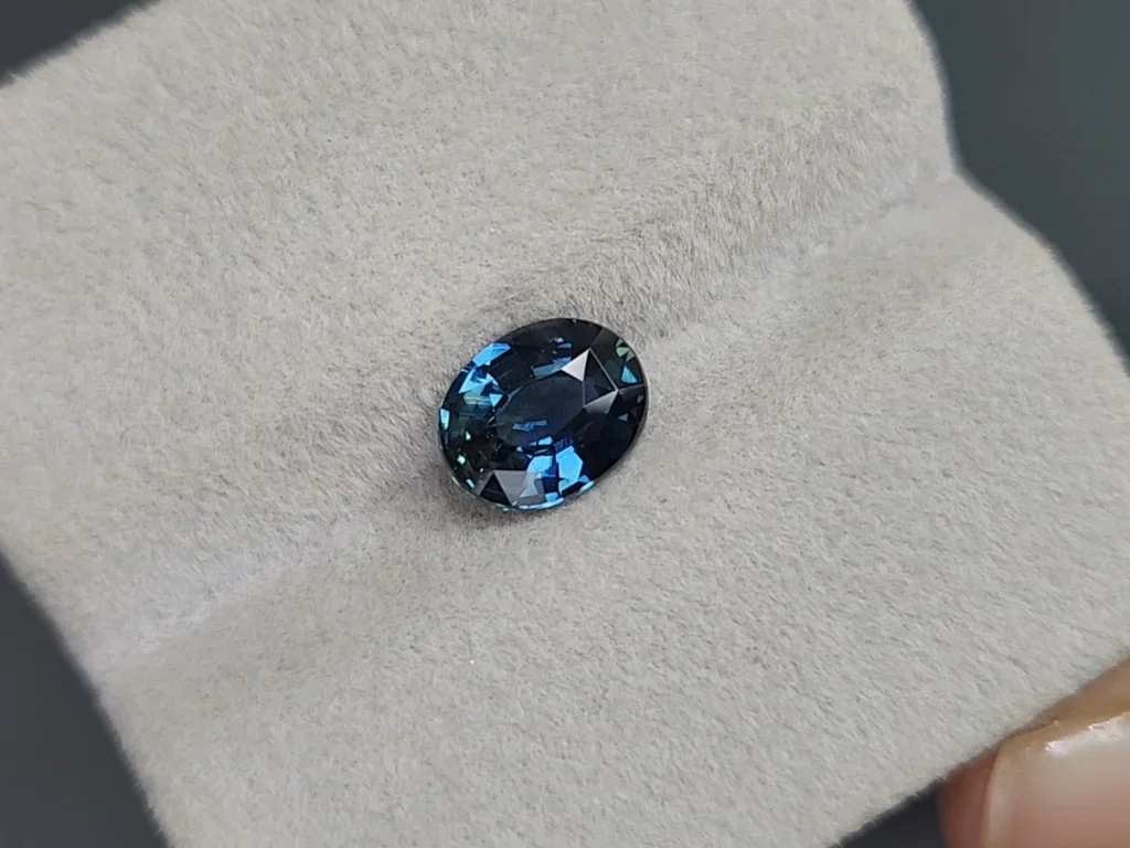 Unheated Teal sapphire oval cut  2.04 carats, Madagascar Image №4