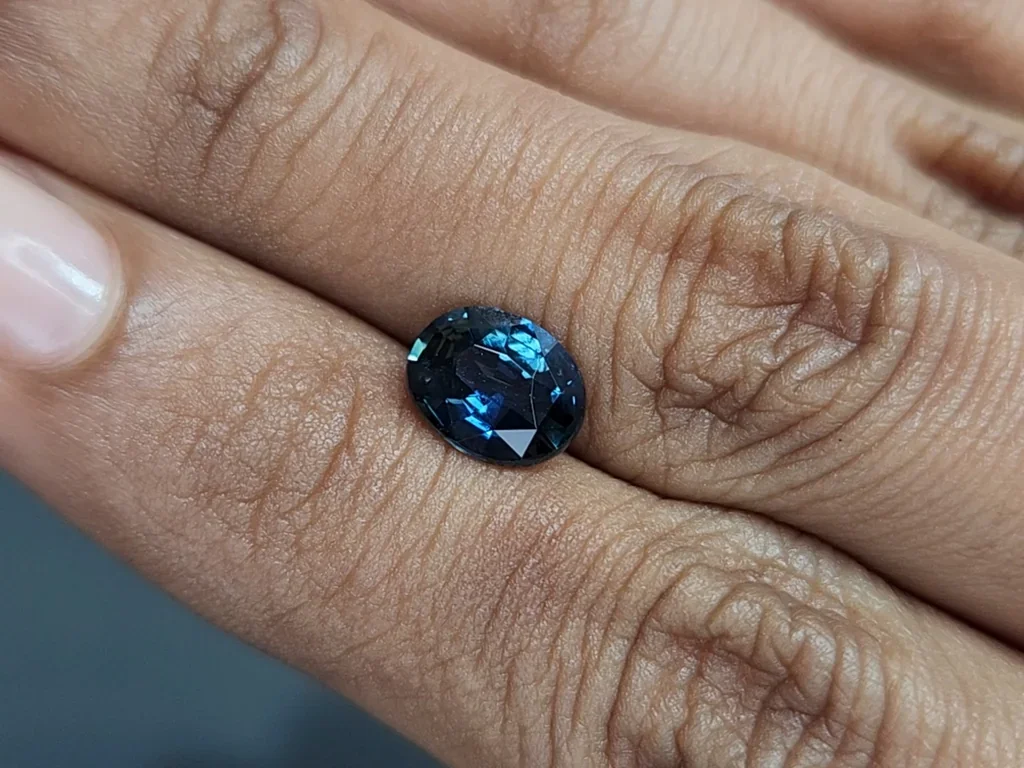 Unheated Teal sapphire oval cut  2.04 carats, Madagascar Image №2