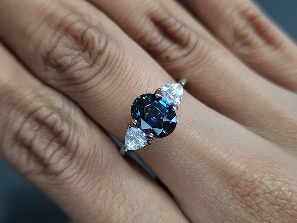 Unheated Teal sapphire oval cut  2.04 carats, Madagascar Image №5