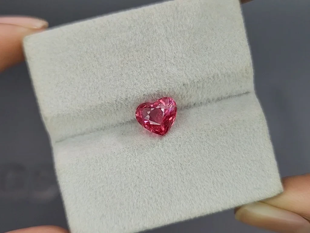 Mahenge spinel heart shape 2.16 carats, Tanzania Image №4
