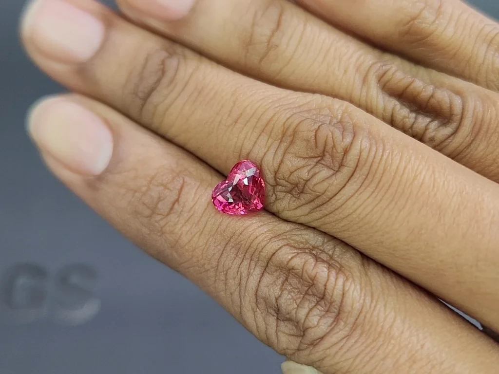 Mahenge spinel heart shape 2.16 carats, Tanzania Image №2