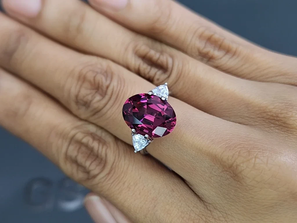 Rhodolite garnet oval cut 8.05 carats, Madagascar Image №5