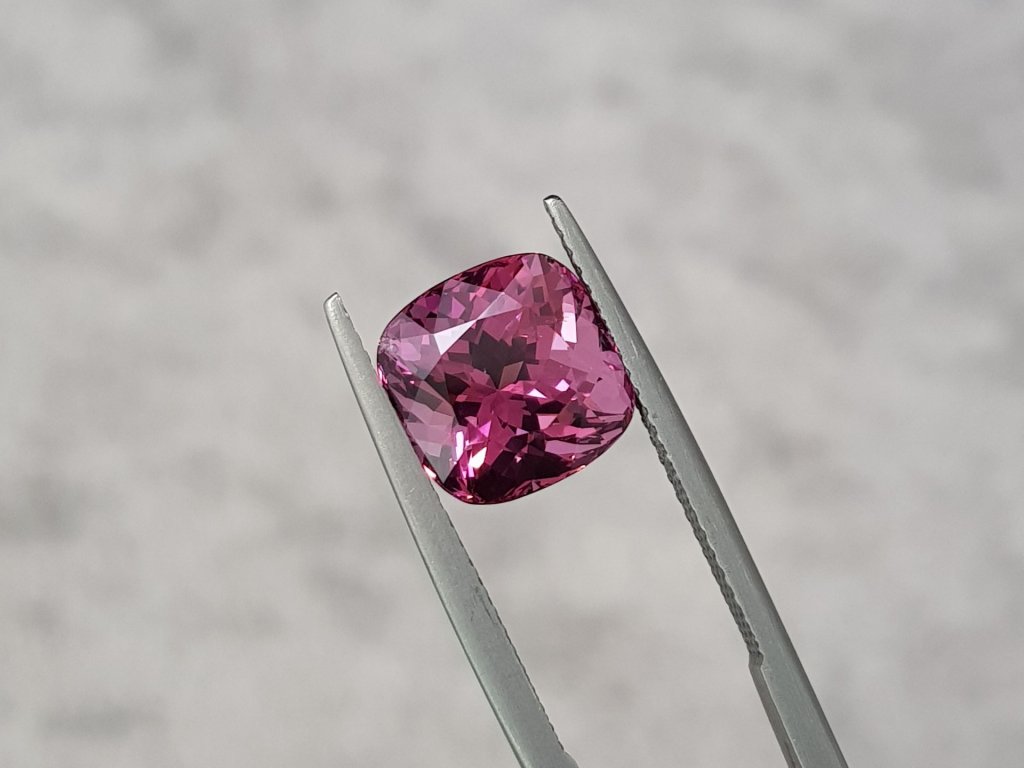 Pink Burmese spinel cushion cut 5.50 carats Image №2