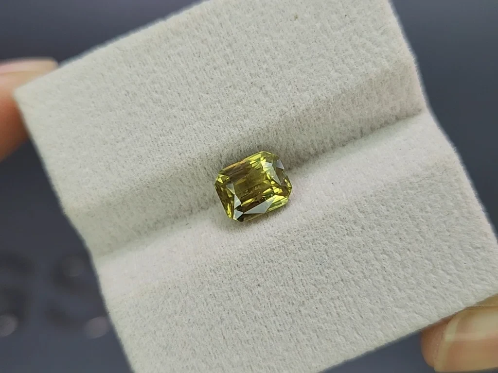 Unheated yellow green sapphire radiant cut 2.52 carats, Madagascar Image №4