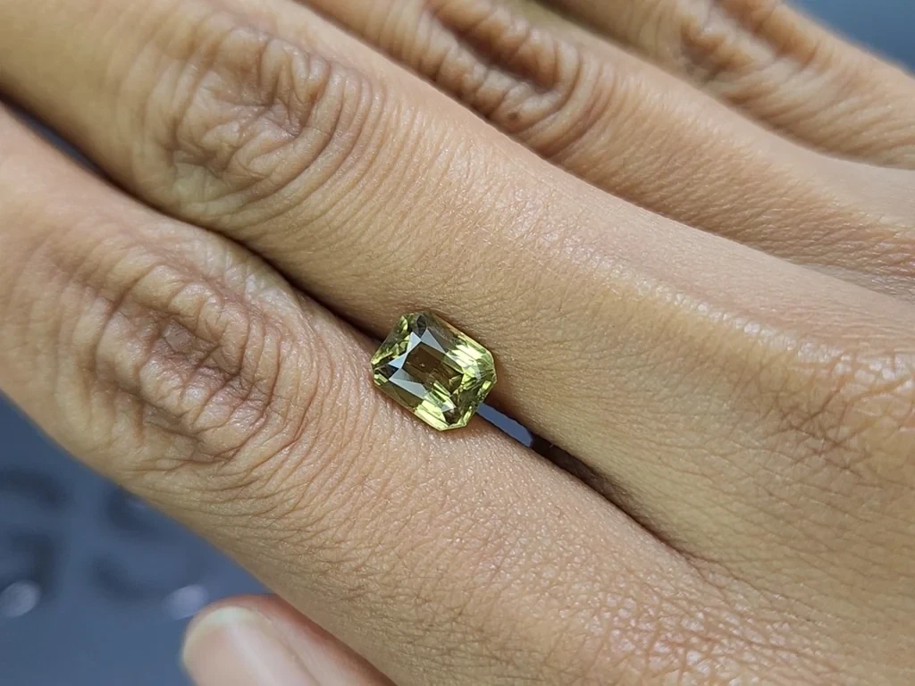 Unheated yellow green sapphire radiant cut 2.52 carats, Madagascar Image №2