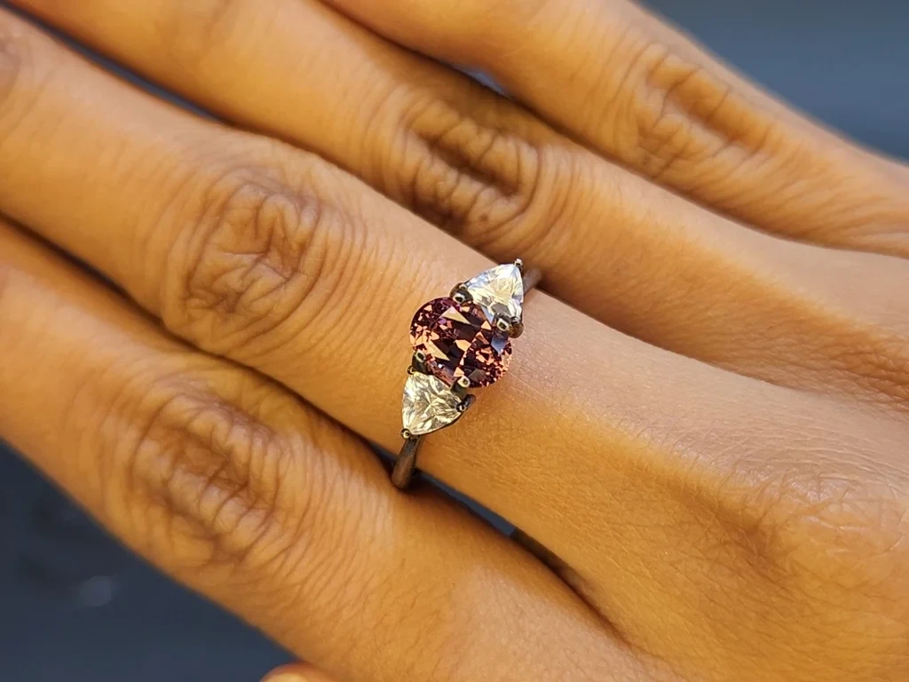 Garnet color change effect oval cut 1.48 carats, Tanzania Image №9