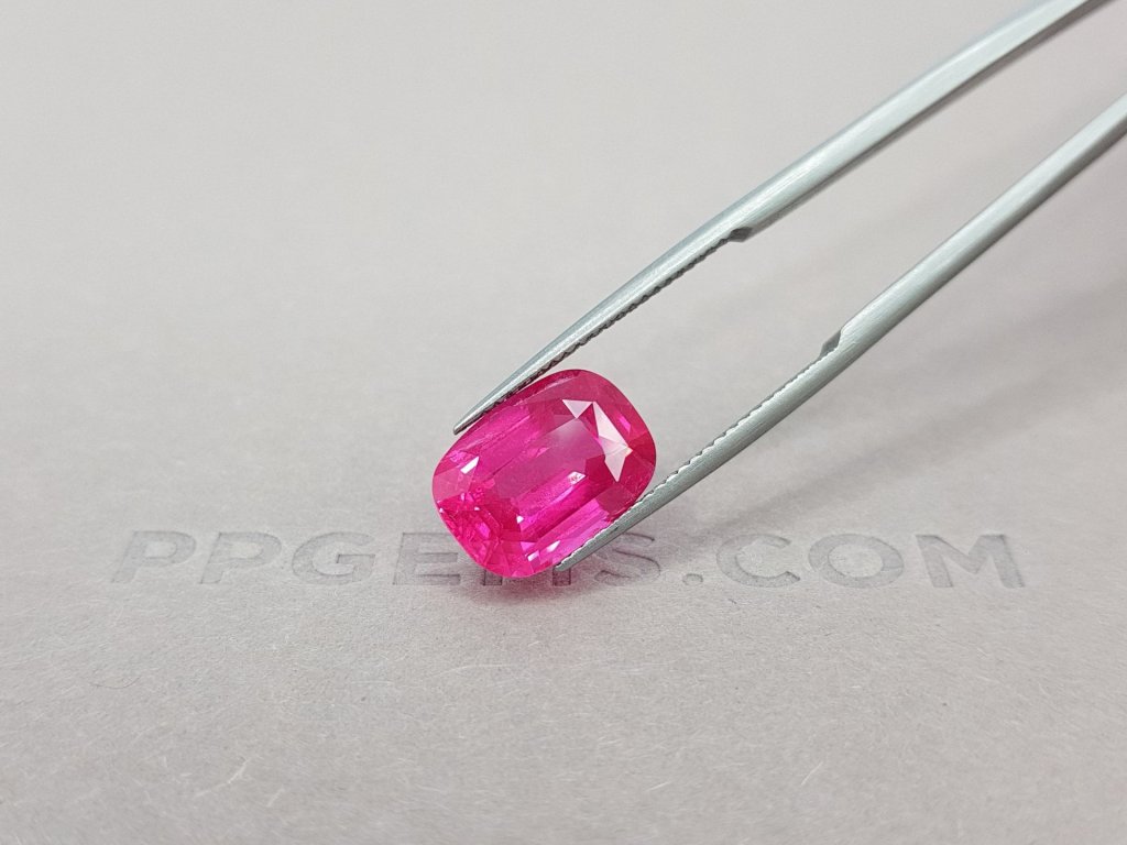 Neon pink spinel Mahenge 5.60 ct Image №4