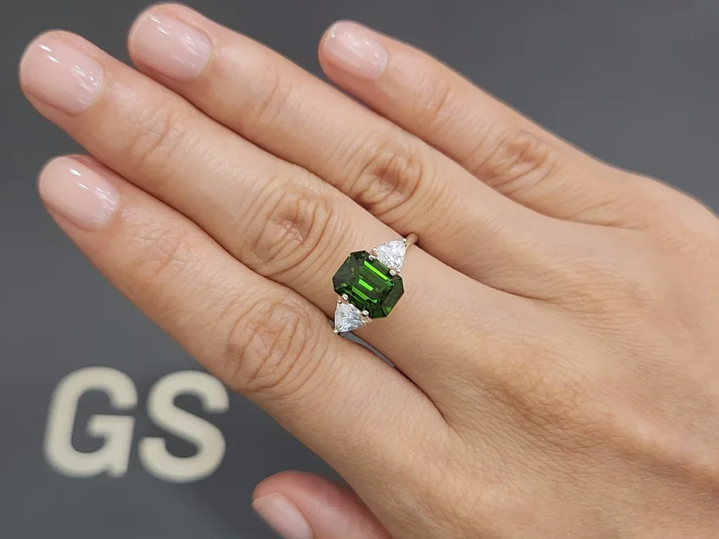 Vivid green natural zircon in octagon cut 3.68 carats, Sri Lanka Image №5