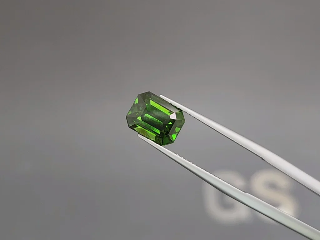 Vivid green natural zircon in octagon cut 3.68 carats, Sri Lanka Image №3