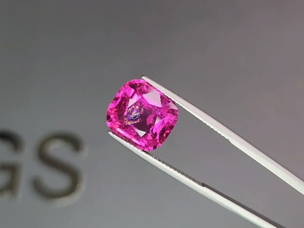 Cushion cut pink rubellite 8.94 carats  Image №3