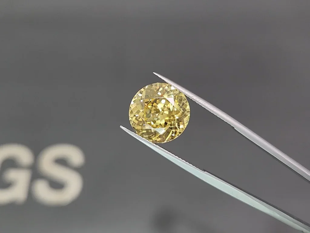 Large yellow  zircon round cut 11.79 carats, Tanzania Image №3