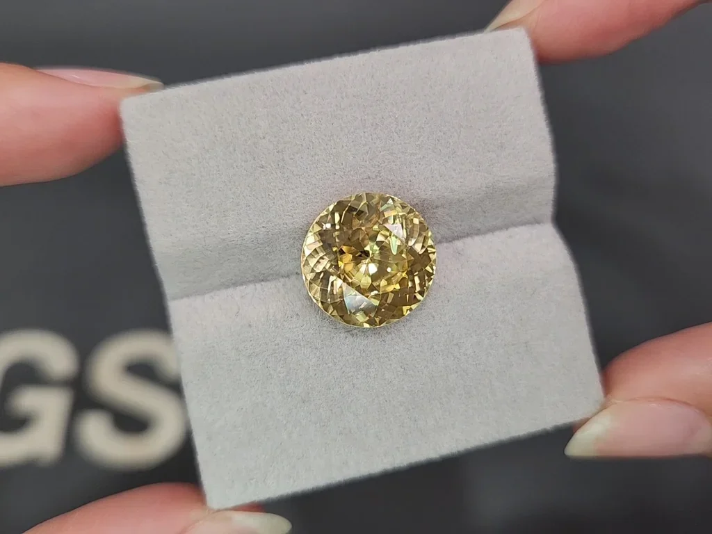 Large yellow  zircon round cut 11.79 carats, Tanzania Image №4