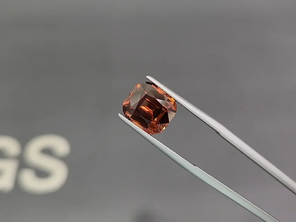 Brown zircon cushion cut 8.08 carats, Tanzania Image №3