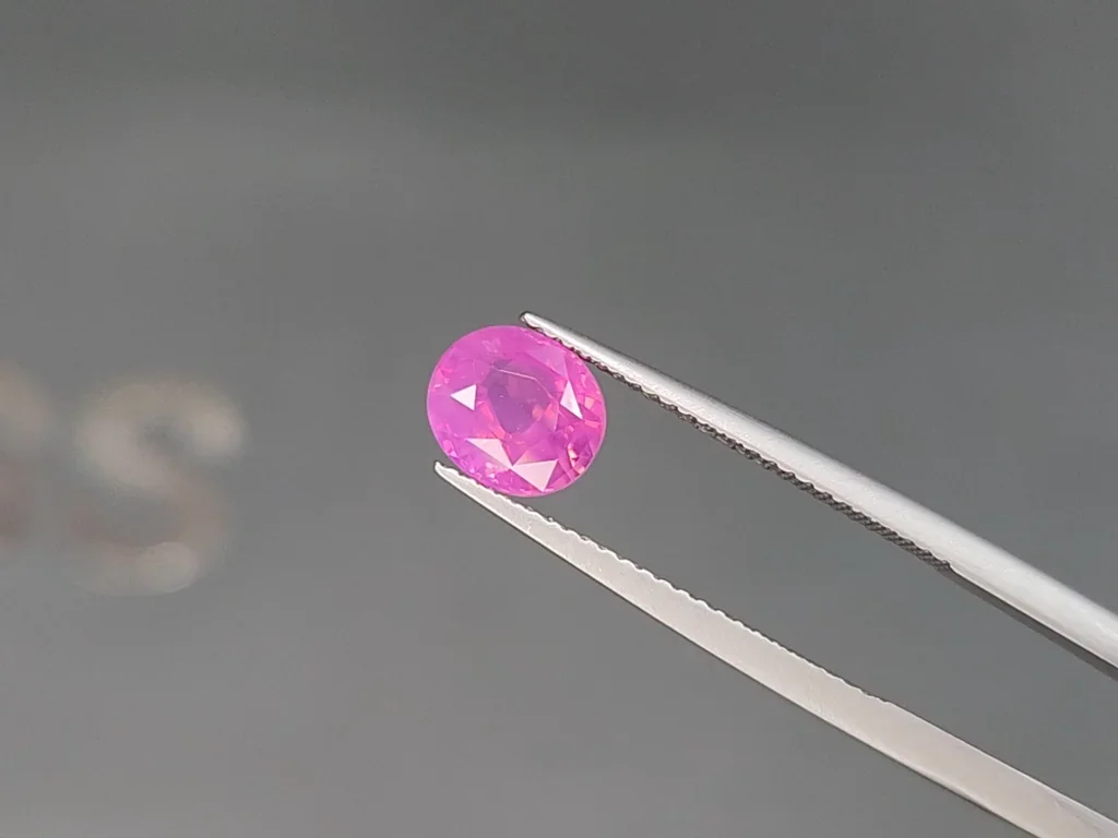 Unheated sapphire Hot Pink rutile silk effect oval cut  2.02 carats, Sri Lanka Image №3