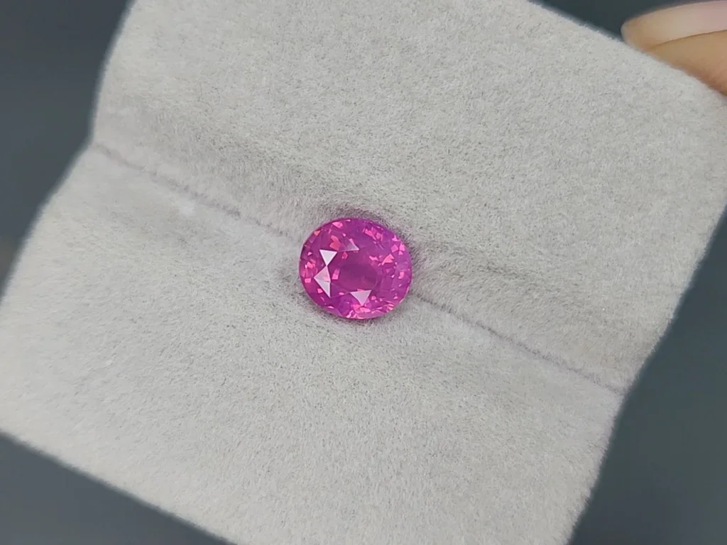 Unheated sapphire Hot Pink rutile silk effect oval cut  2.02 carats, Sri Lanka Image №4