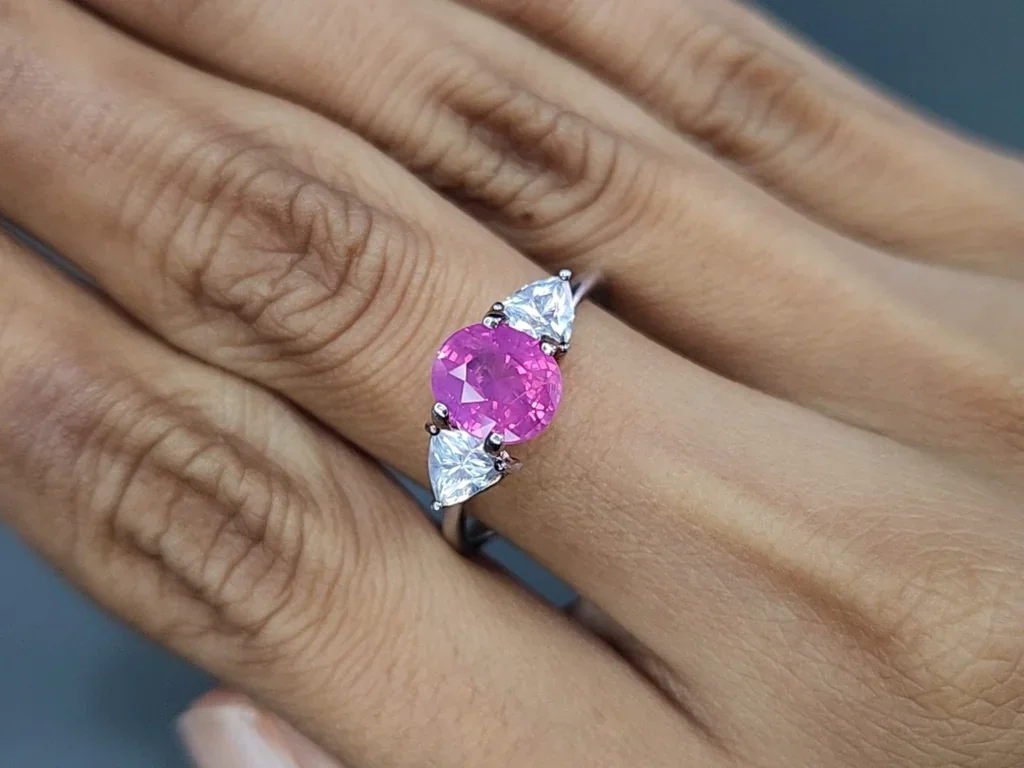 Unheated sapphire Hot Pink rutile silk effect oval cut  2.02 carats, Sri Lanka Image №5