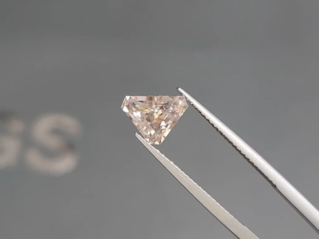 Zircon fancy cut 3.25 carats, Africa Image №3