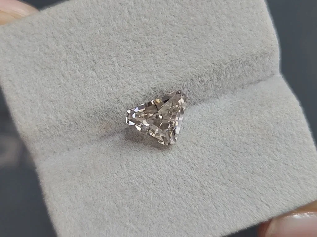 Zircon fancy cut 3.25 carats, Africa Image №4