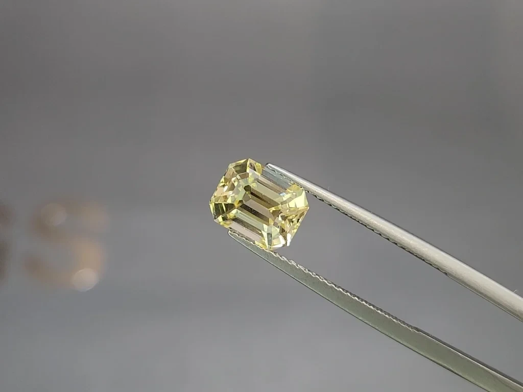 Unheated yellow sapphire octagon cut 3.18 carats, Sri Lanka Image №3