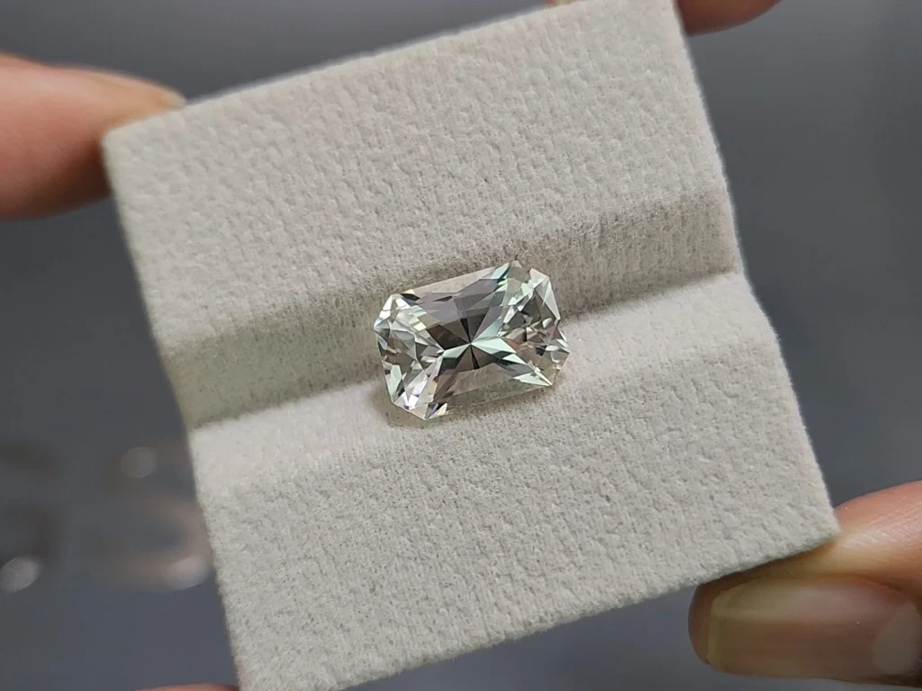 Kunzite radiant cut 5.32scarats, Pakistan Image №4