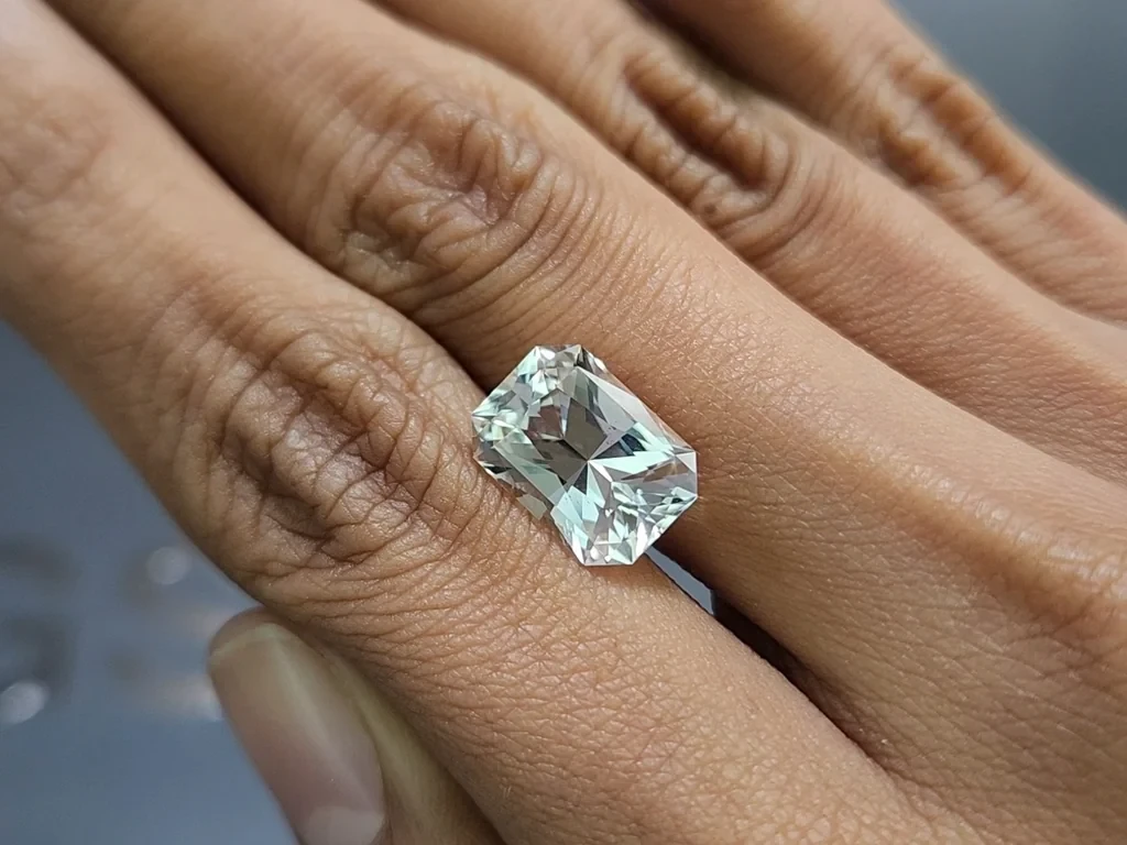 Kunzite radiant cut 5.32scarats, Pakistan Image №2