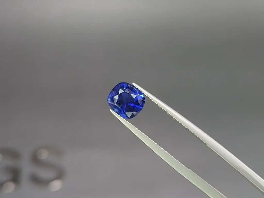 Unheated sapphire Royal Blue cushion cut 2.52 carats, Sri Lanka Image №3