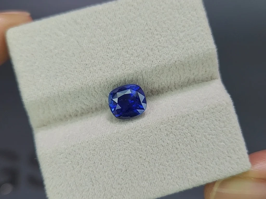 Unheated sapphire Royal Blue cushion cut 2.52 carats, Sri Lanka Image №4