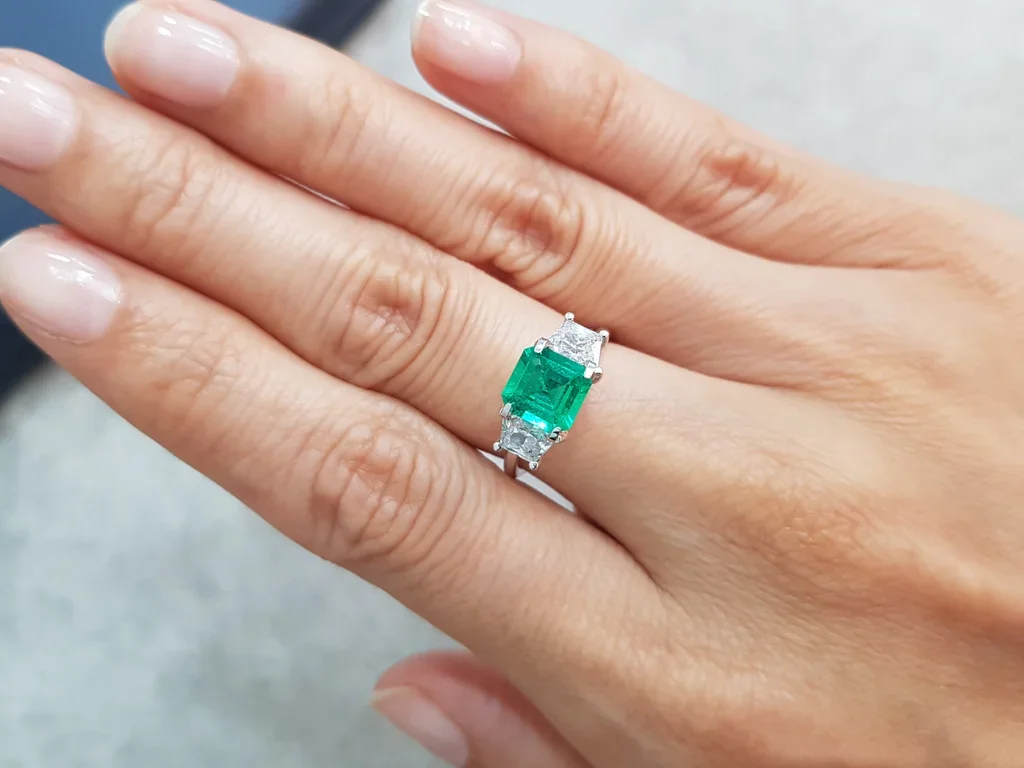 Colombian Vivid Muzo Green emerald 1.04 ct Image №2
