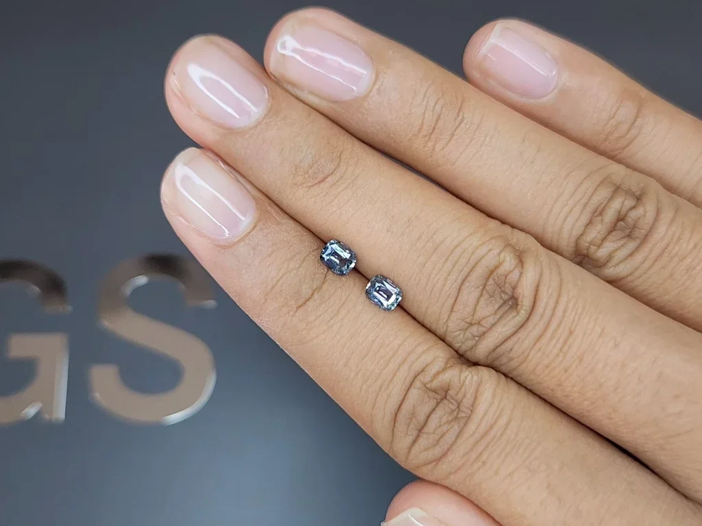 Pair of unheated cushion-cut blue sapphires, 0.73 carats, Madagascar Image №2