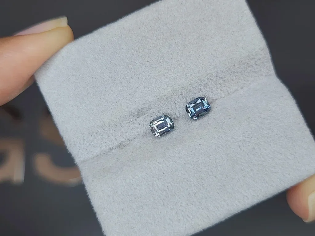Pair of unheated cushion-cut blue sapphires, 0.73 carats, Madagascar Image №4
