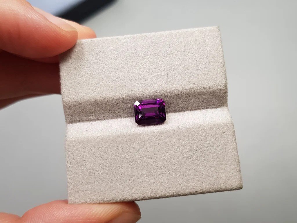 Octagon cut umbalite garnet 2.21 carats Image №3
