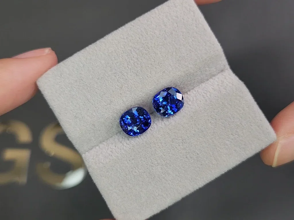 Pair of Royal blue sapphires in oval cut 4.13 carats, Sri Lanka Image №4