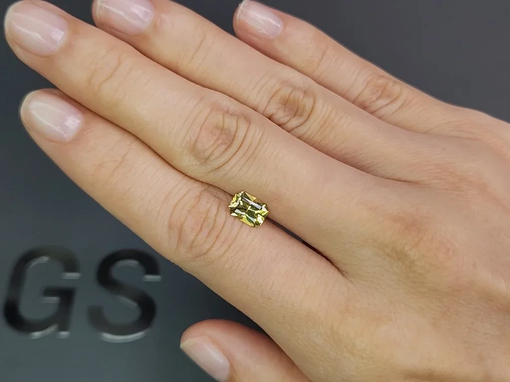 Greenish yellow sapphire in radiant cut 1.25 carats, Madagascar Image №2