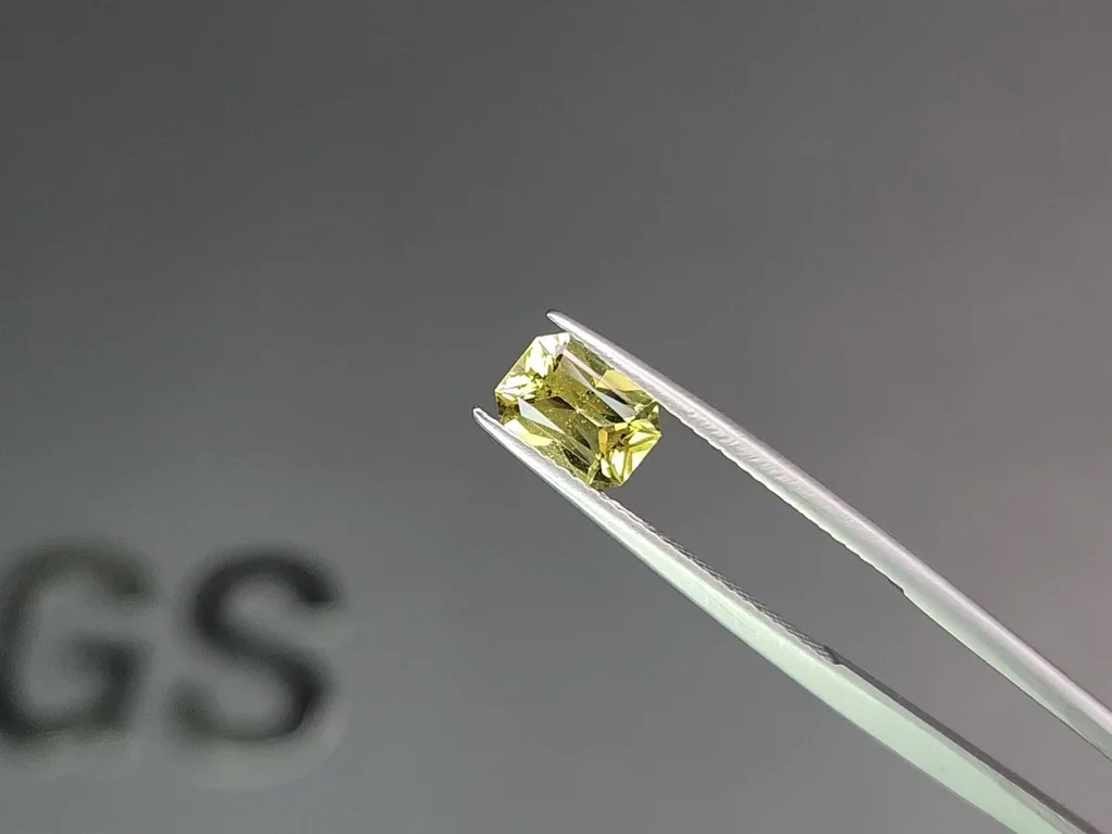 Greenish yellow sapphire in radiant cut 1.25 carats, Madagascar Image №3