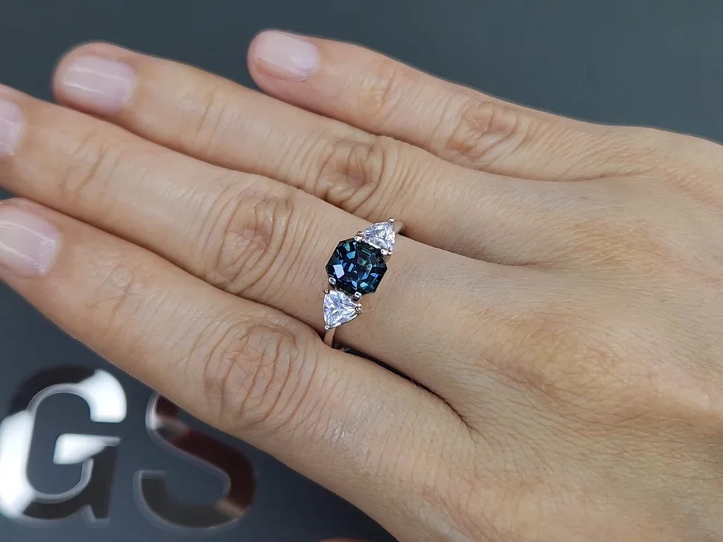 Unheated octagon cut Teal Sapphire 2.50 carats, Madagascar Image №5
