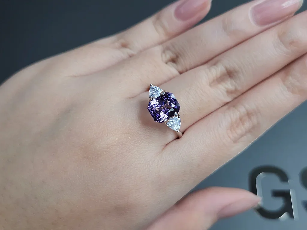 Vivid purple spinel in octagon cut 3.54 carats, Burma Image №5