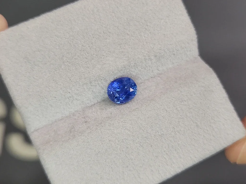 Unheated Cornflower Blue sapphire in oval cut 1.15 carats, Sri Lanka Image №4