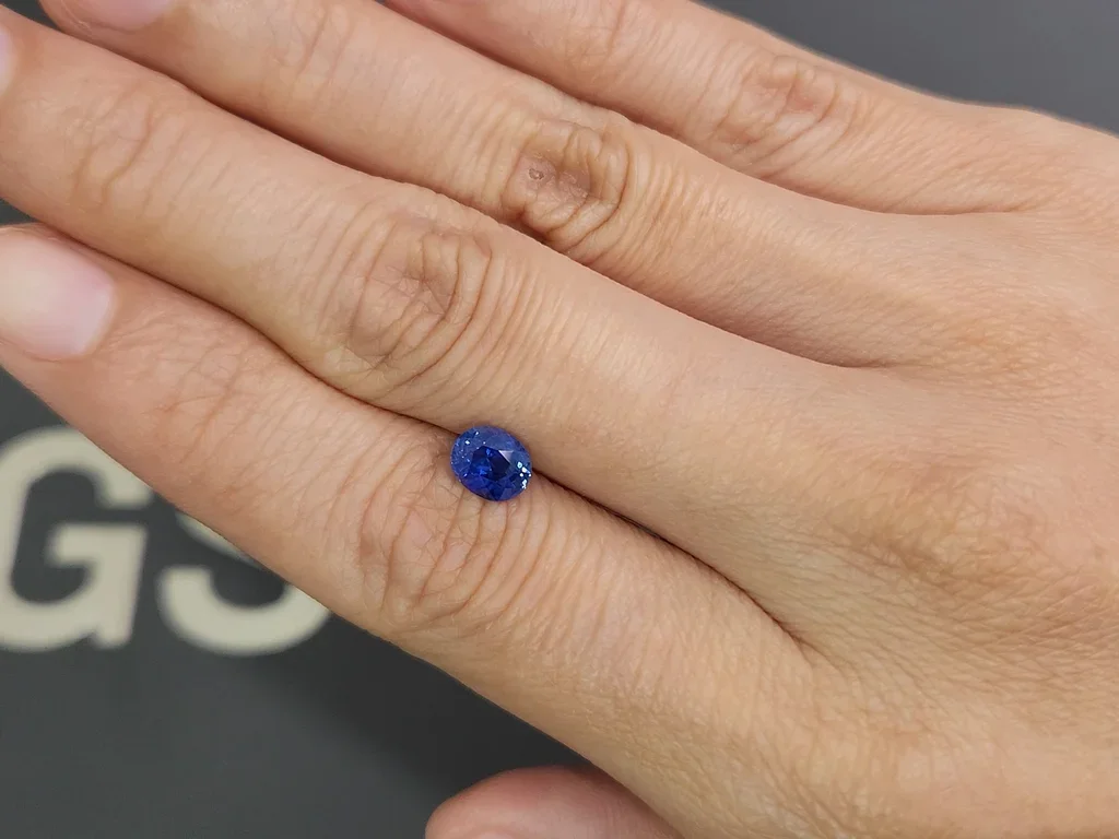 Unheated Cornflower Blue sapphire in oval cut 1.15 carats, Sri Lanka Image №2
