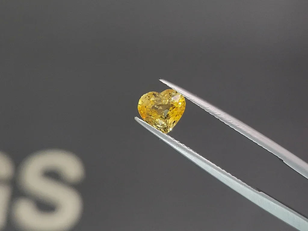Yellow Sapphire in heart shape 1.52 carats, Sri Lanka Image №3