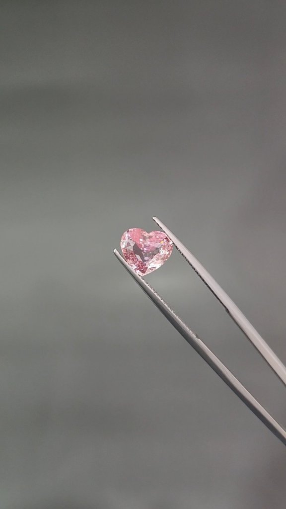 Untreated Padparadscha Heart Cut Sapphire 2.51ct, Sri Lanka Image №1