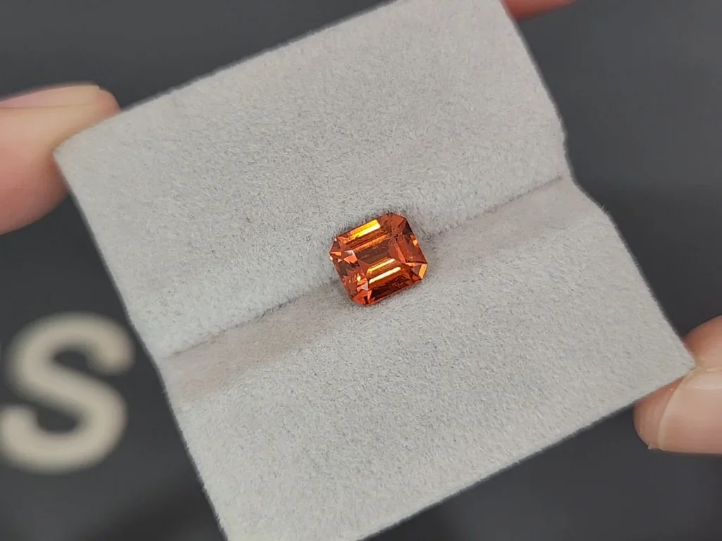 Spessartite Vivid orange octagon cut 2.24 carats, Africa Image №4