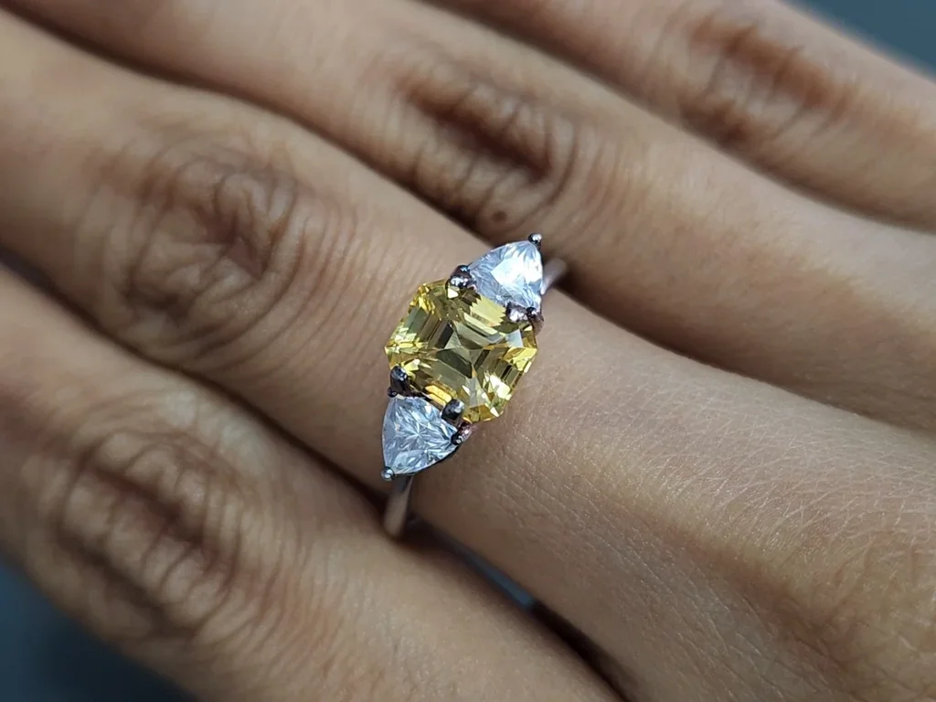 Sapphire Intense Yellow octagon cut 2.54 carats, Sri Lanka Image №5