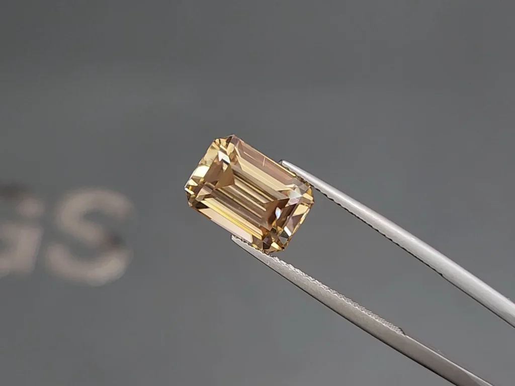Yellow zircon octagon cut 9.08 carats, Africa Image №3