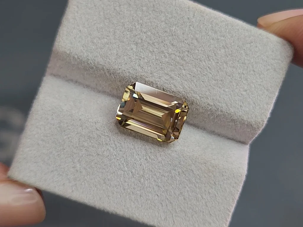 Yellow zircon octagon cut 9.08 carats, Africa Image №4