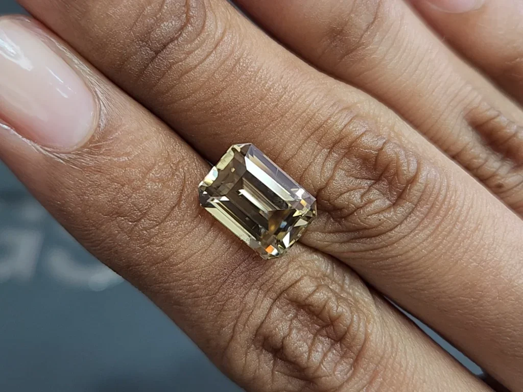 Yellow zircon octagon cut 9.08 carats, Africa Image №2