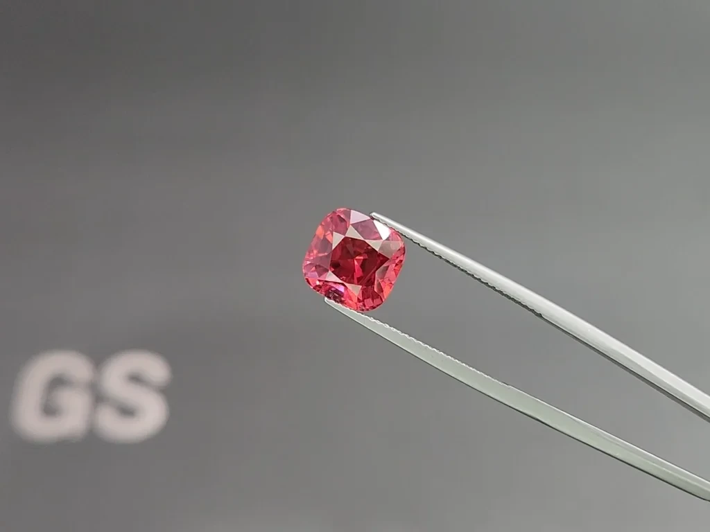 Spinel Mahenge Vibrant Red octagon cut 5.53 carats, Tanzania Image №3