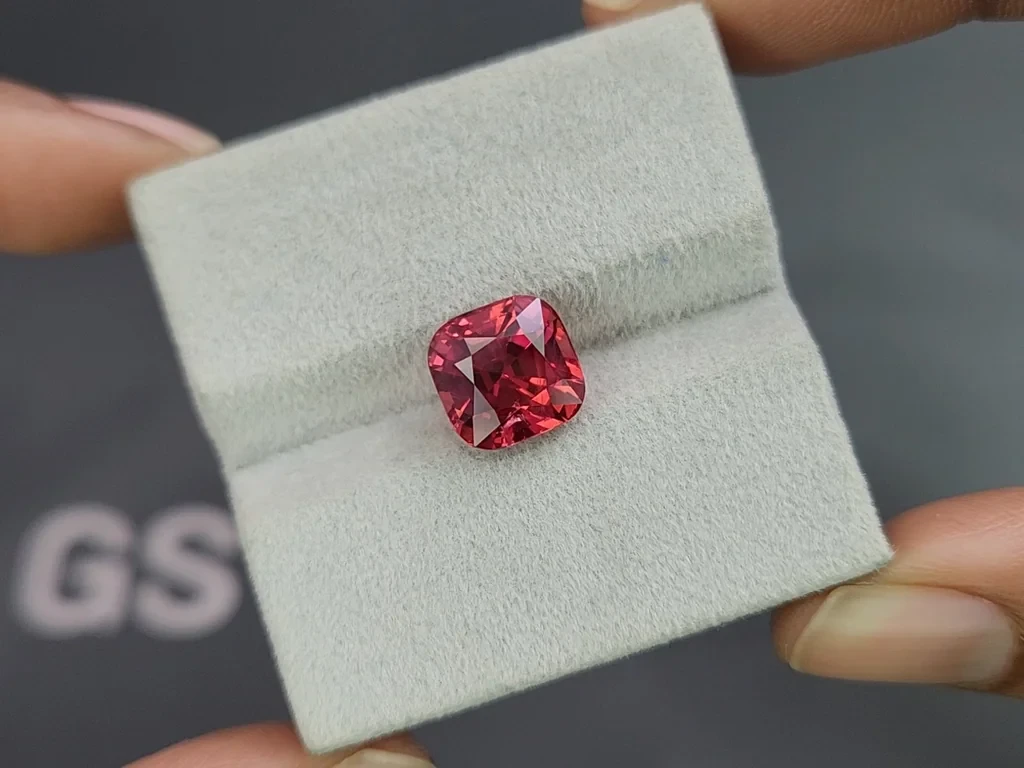 Spinel Mahenge Vibrant Red octagon cut 5.53 carats, Tanzania Image №4