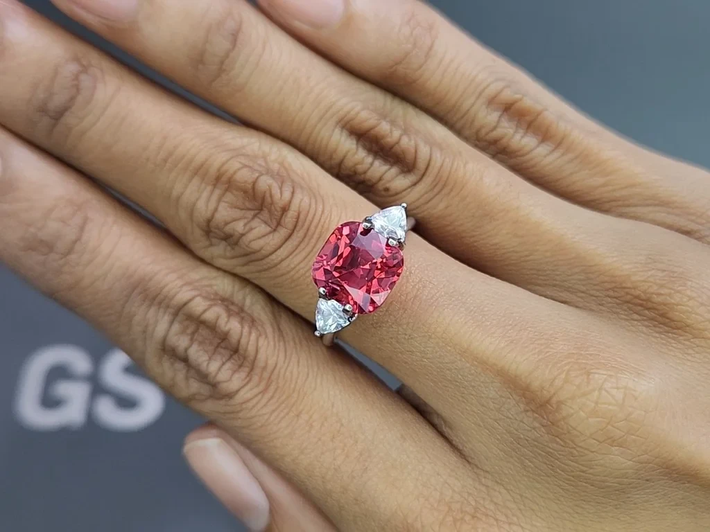 Spinel Mahenge Vibrant Red octagon cut 5.53 carats, Tanzania Image №5