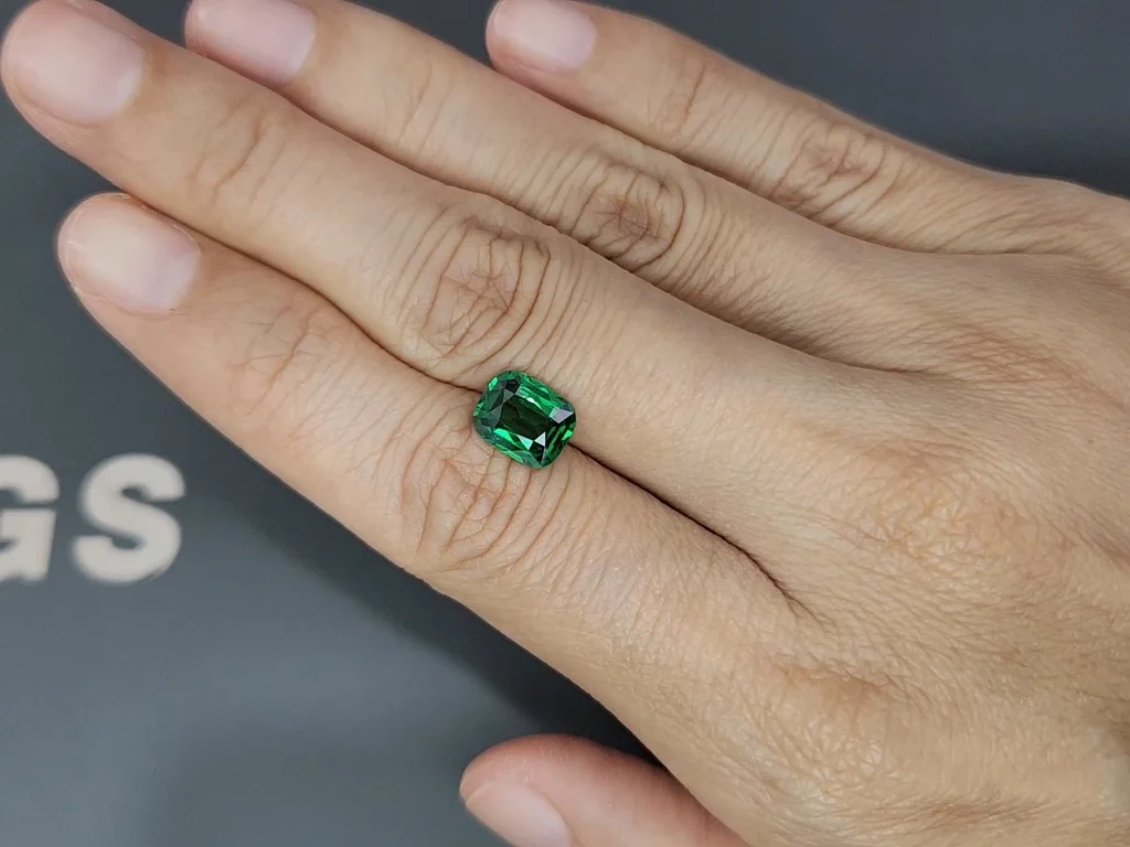 Garnet tsavorite cushion cut 2.01 carats, Africa Image №2